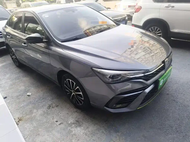 Roewe i5 — Фото автомобиля 3
