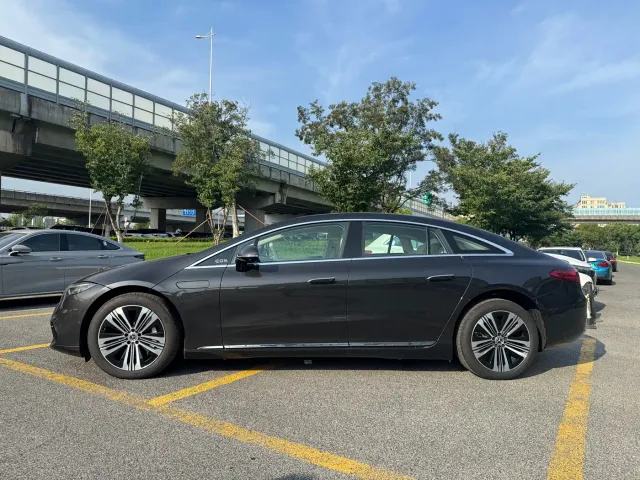 Mercedes-Benz EQS — Фото автомобиля 4