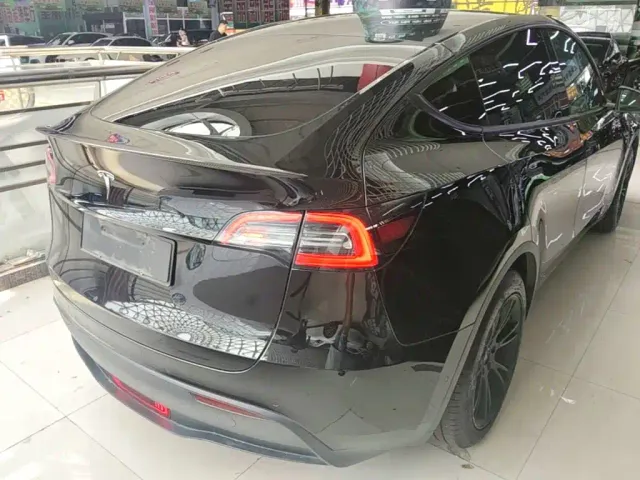 Tesla Model Y — Фото автомобиля 6