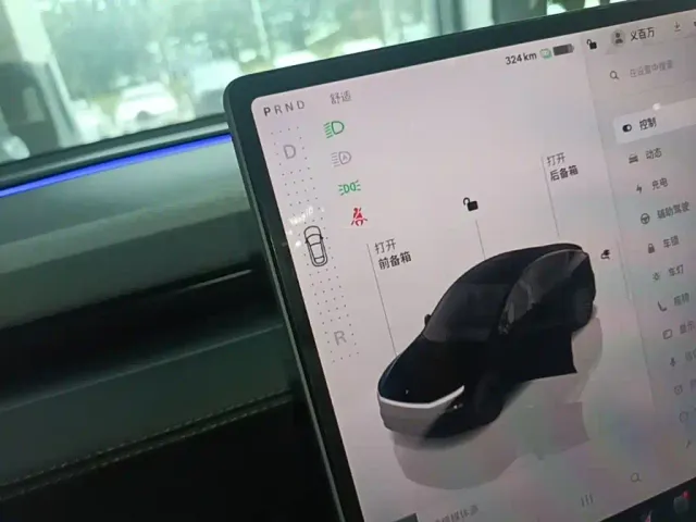 Tesla Model Y — Фото автомобиля 13