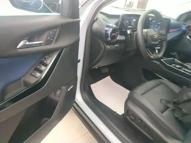 Chevrolet Equinox Plus — Фото автомобиля 15