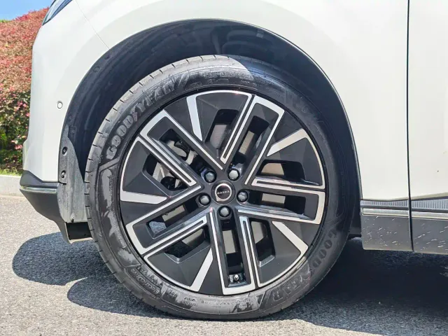 Volvo XC70 Plug-in Hybrid — Фото автомобиля 8
