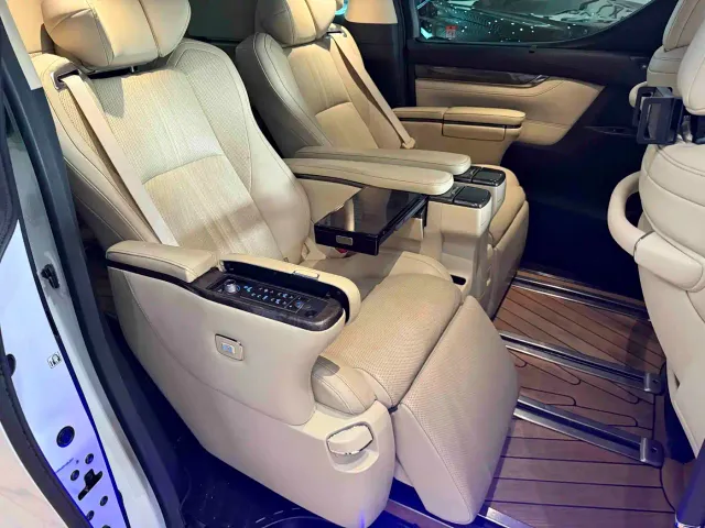 Toyota Vellfire — Фото автомобиля 7