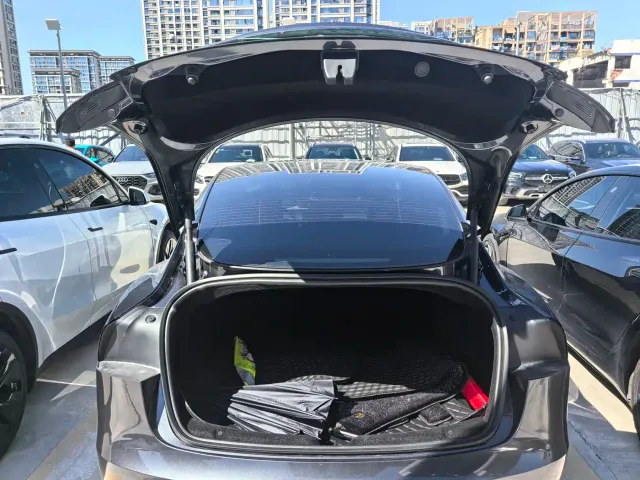 Tesla Model 3 — Фото автомобиля 8