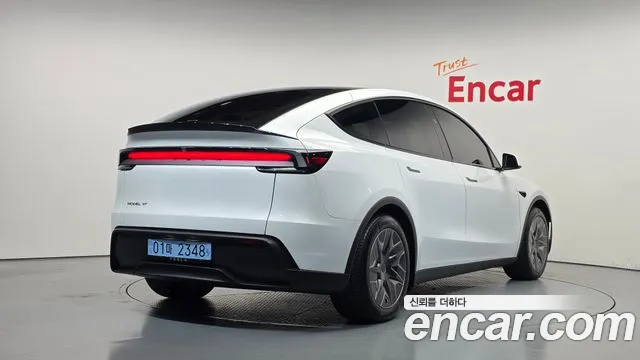 Tesla Model Y — Фото автомобиля 2