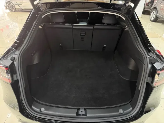 Tesla Model Y — Фото автомобиля 9