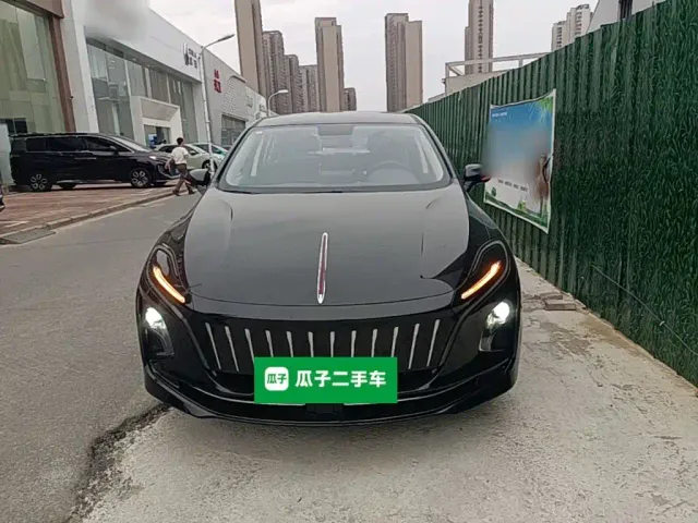 Hongqi E-QM5 — Фото автомобиля 2