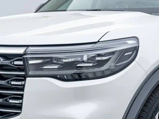 Ford Explorer — Фото автомобиля 12