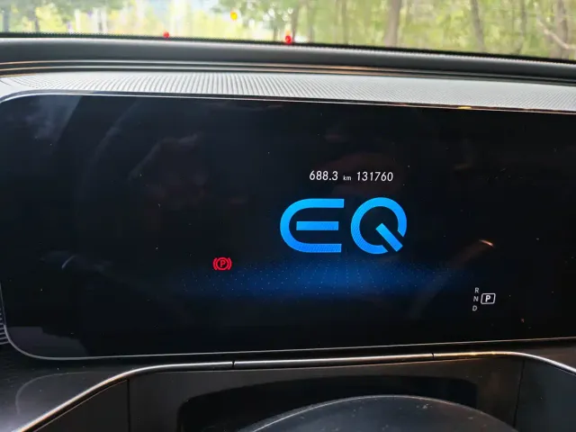 Mercedes-Benz EQC — Фото автомобиля 15