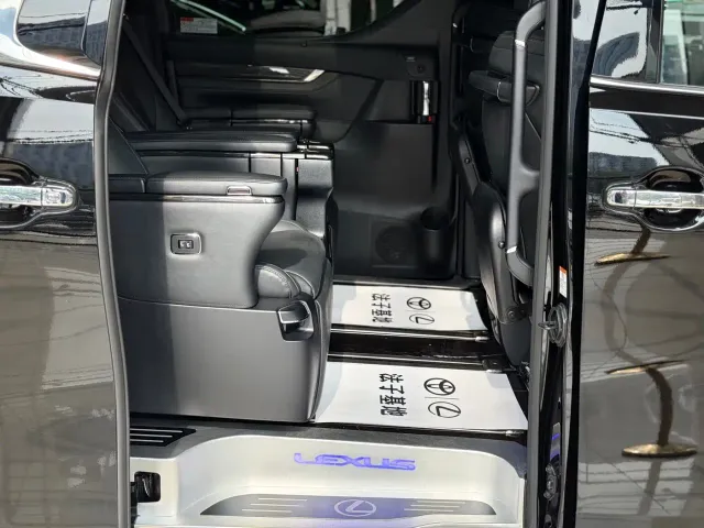 Lexus LM — Фото автомобиля 13
