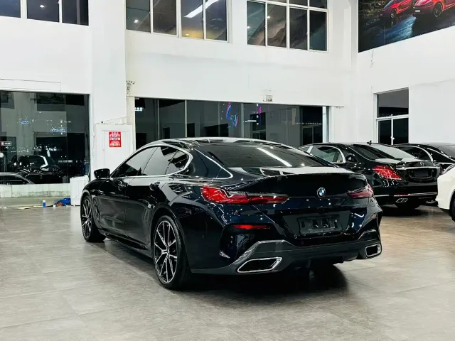 BMW 8 Series — Фото автомобиля 4