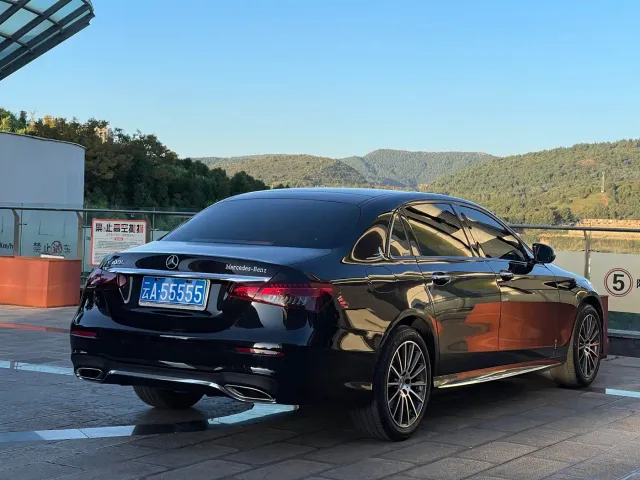 Mercedes-Benz E-Class — Фото автомобиля 9