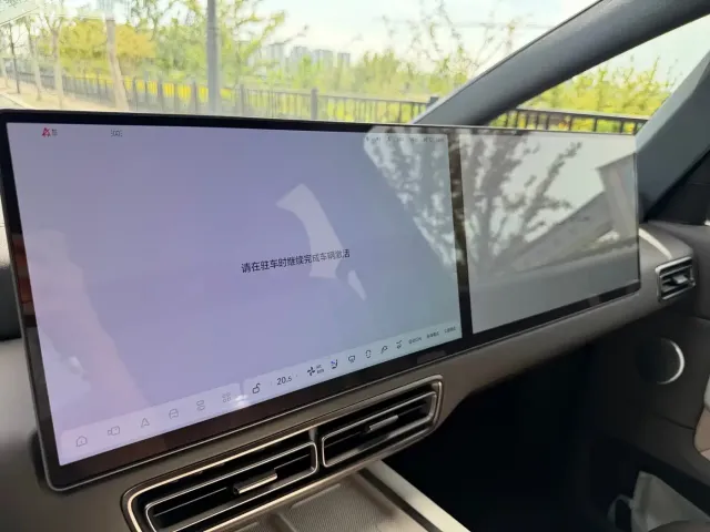 Li Auto MEGA — Фото автомобиля 20