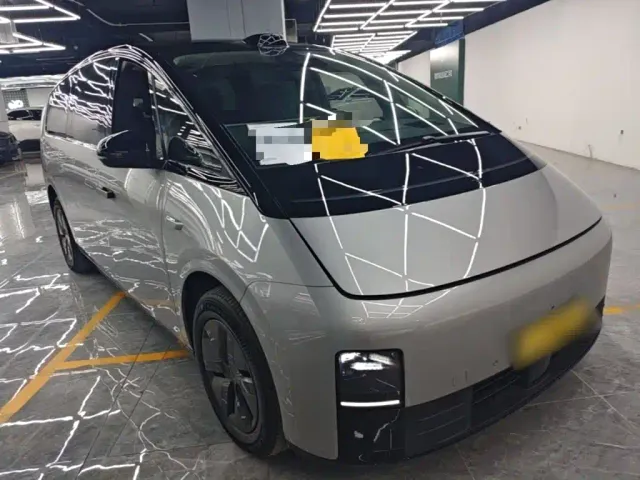 Li Auto MEGA — Фото автомобиля 3