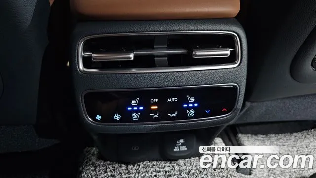Genesis GV70 — Фото автомобиля 24