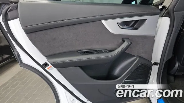 Audi Q8 55 TFSI quattro Premium — Фото автомобиля 25