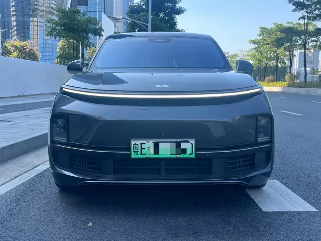 Li Auto L8 — Фото автомобиля 2