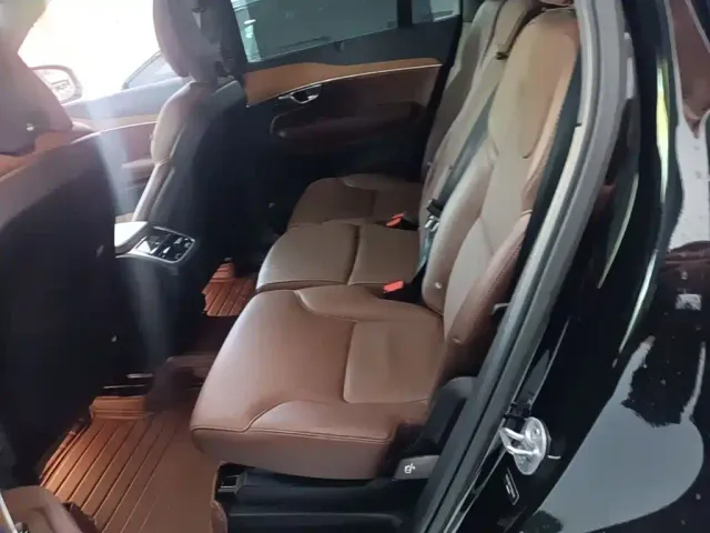 Volvo XC90 — Фото автомобиля 16