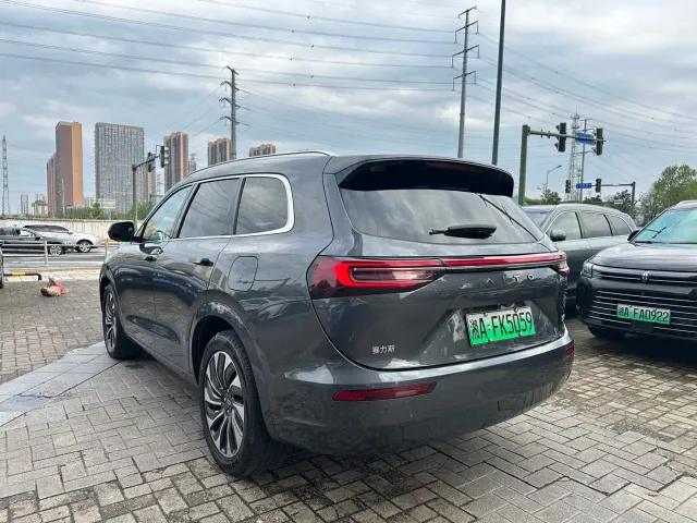 Aito M7 — Фото автомобиля 5