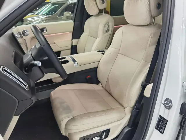 Li Auto L9 — Фото автомобиля 8