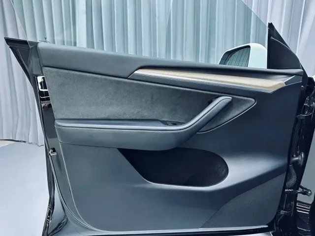 Tesla Model Y — Фото автомобиля 17