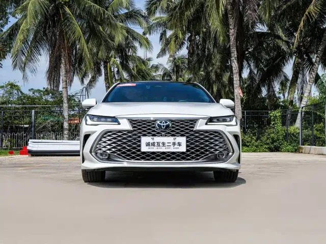 Toyota Avalon — Фото автомобиля 2