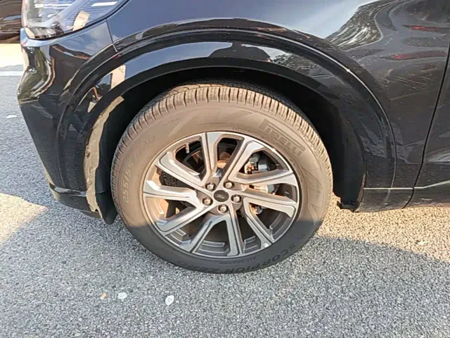 Ford Explorer — Фото автомобиля 22