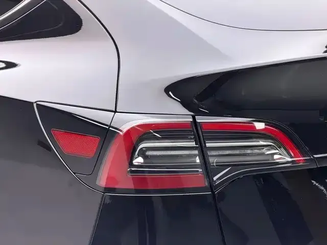 Tesla Model Y — Фото автомобиля 13