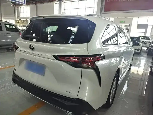 Toyota Granvia — Фото автомобиля 6