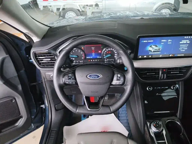 Ford Escape — Фото автомобиля 10
