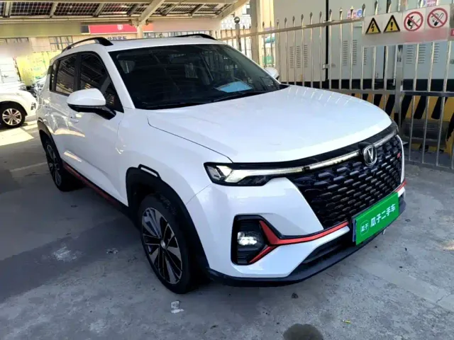 Changan CS35 Plus — Фото автомобиля 3