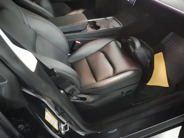 Tesla Model Y — Фото автомобиля 24
