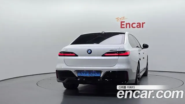 BMW i7 G70 — Фото автомобиля 4