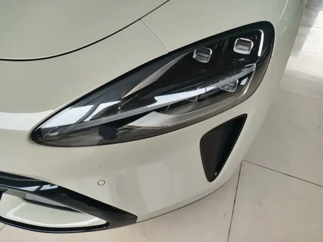 Xiaomi SU7 — Фото автомобиля 23