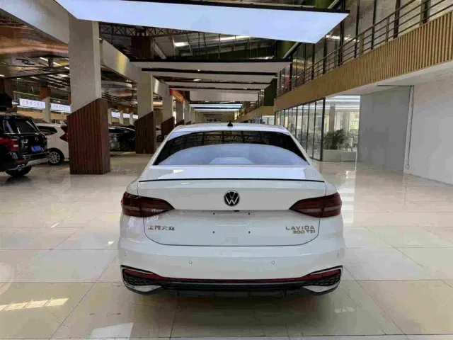Volkswagen Lavida — Фото автомобиля 8