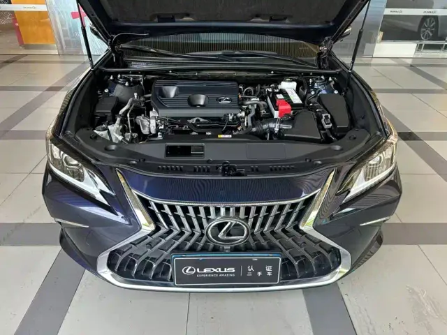 Lexus ES — Фото автомобиля 8