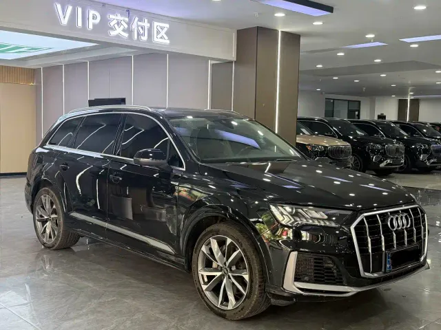Audi Q7 — Фото автомобиля 3