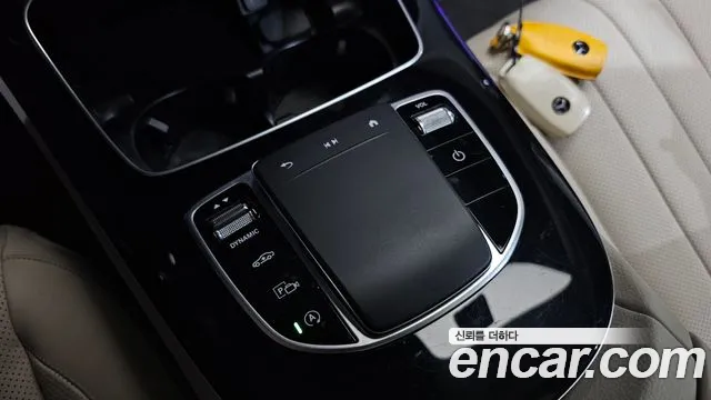 Mercedes-Benz E-Class — Фото автомобиля 24