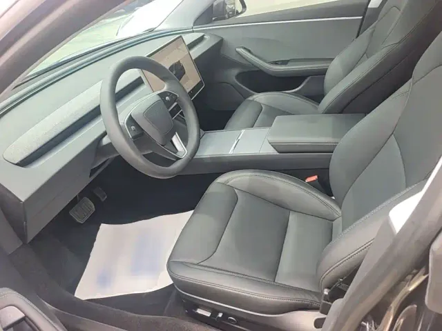 Tesla Model 3 — Фото автомобиля 14