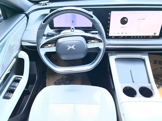 Xpeng P7 — Фото автомобиля 15