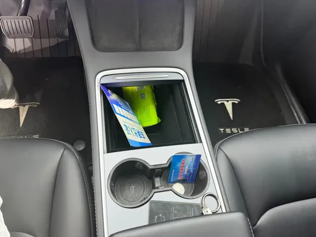 Tesla Model Y — Фото автомобиля 11