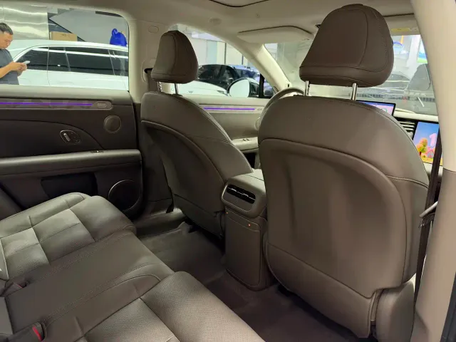 IM Motors LS6 — Фото автомобиля 7