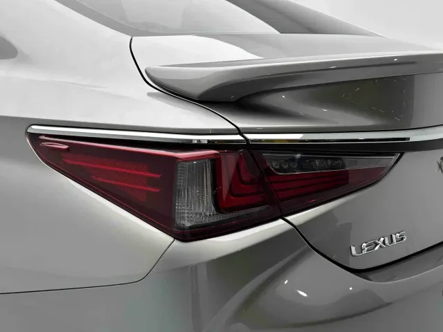 Lexus ES — Фото автомобиля 8