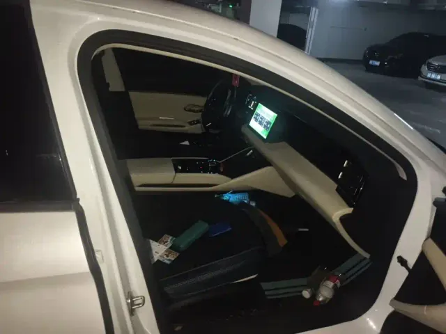 BYD Qin L — Фото автомобиля 19