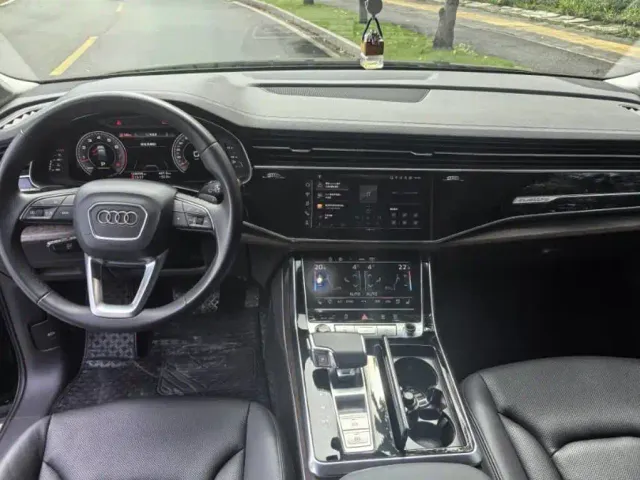 Audi Q7 — Фото автомобиля 6