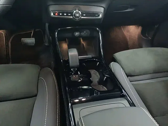 Volvo XC40 — Фото автомобиля 13