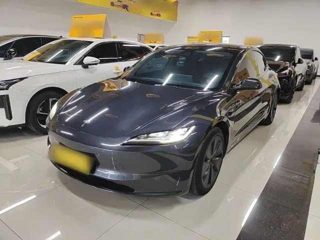 Фотография автомобиля — Tesla Model 3