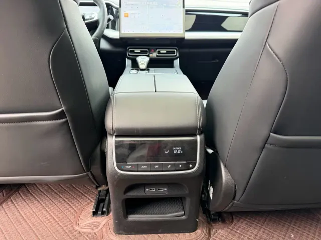 GAC Trumpchi GS8 — Фото автомобиля 15