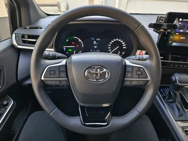 Toyota Sienna — Фото автомобиля 9