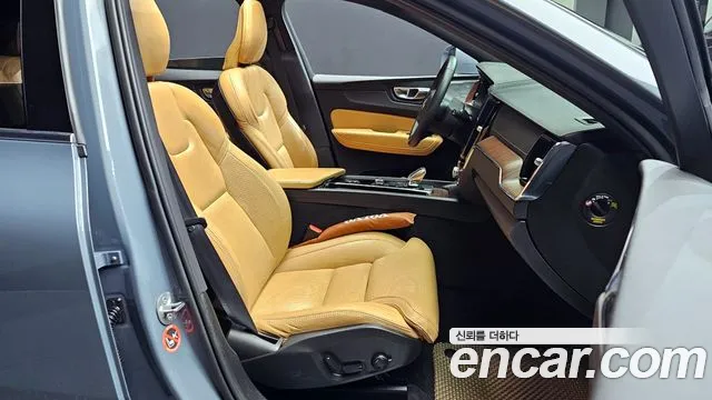 Вольво XC60 — Фото автомобиля 10